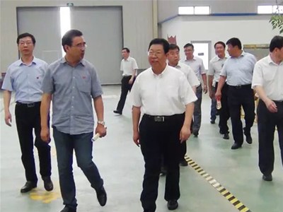 安丘市委書(shū)記桑福嶺一行深入科靈調(diào)研工作，傾力打造科靈節(jié)能為非公黨建示范單位